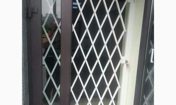 Розсувні решітки Ромб Prof для захисту магазинів та офісів - фото № 1