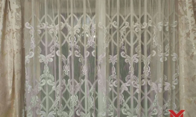 Раздвижные решётки Prof на окно с ажурным рисунком - фото № 2