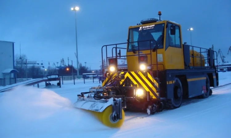 Маневровая техника Rotrac RR (NN) для тяжелых маневровых работ - фото № 4