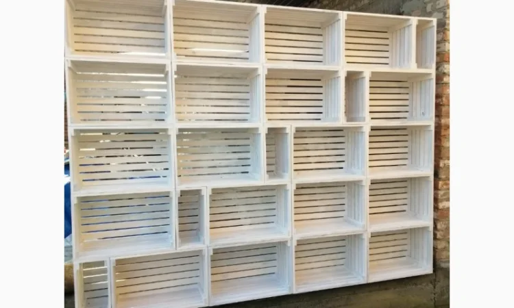 Декоративна стінка з дерев'яних ящиків - фото № 2