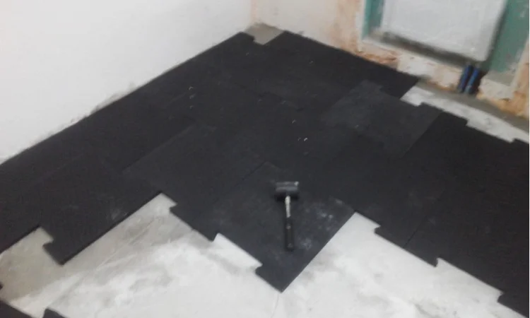 Резиновая плитка для гаражных помещений,  СТО - фото № 1