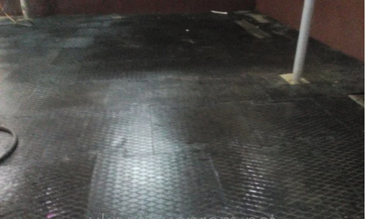 Резиновое напольное покрытие для ледовых стадионов - фото № 1