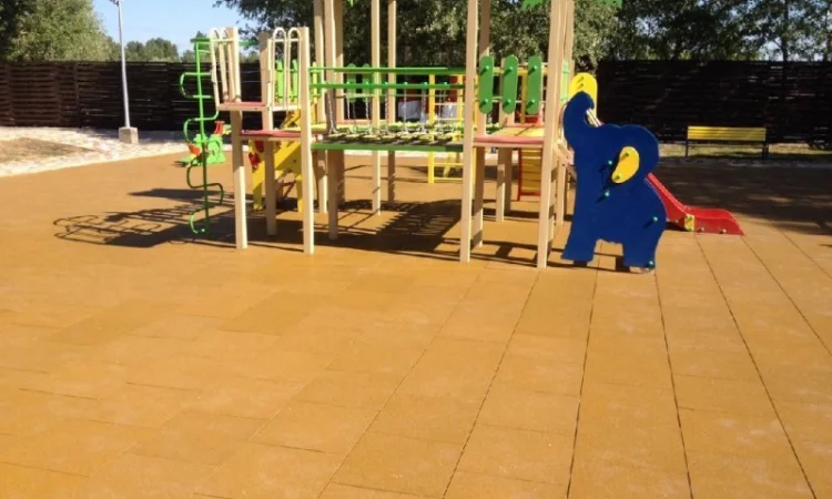 Травмобезопасная резиновая плитка для детских площадок - фото № 1