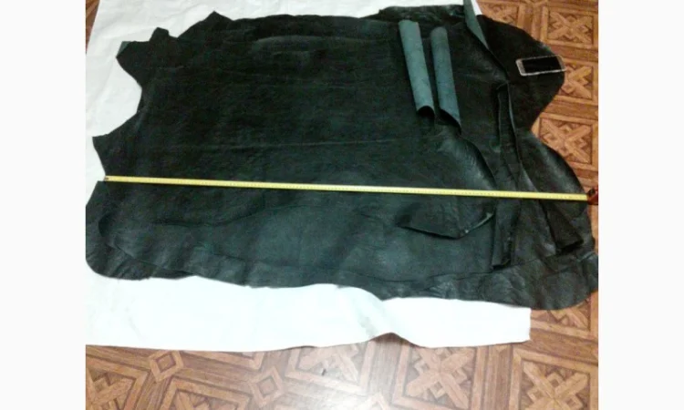 Продаются натуральные чёрные шкурки кожи - фото № 1