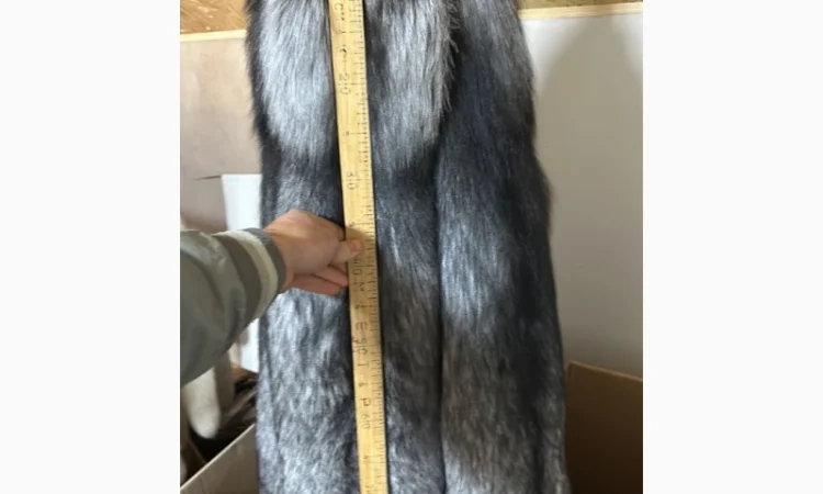Чёрнобурка Silver Fox – мех в продаже - фото № 3