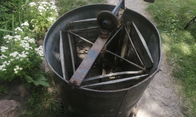 Продам діючу, здорову, пасіку 5 шт., лікувальний вулик та будиночок бджоляра на колесах - фото № 9