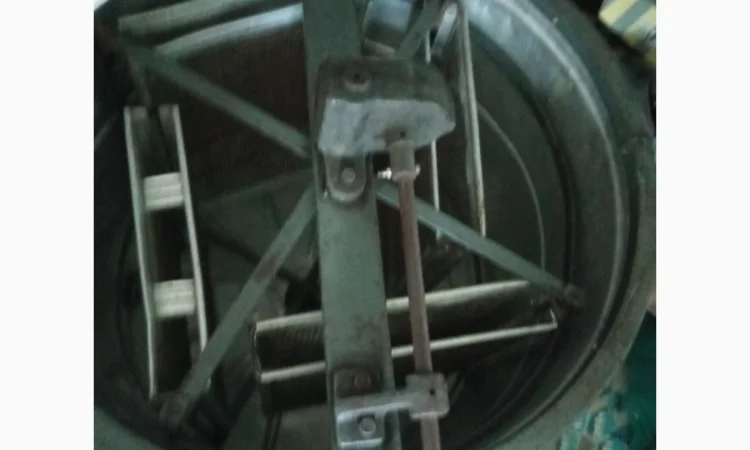 Продам медогонку 4х рамочну - фото № 1