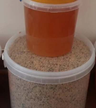 Продается мед, перга и прополис в упаковке по 1 литру - фото № 1