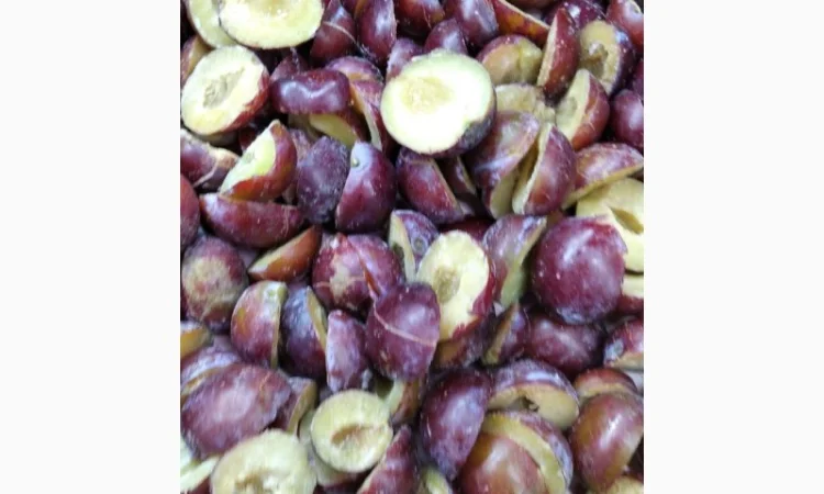 Слива заморожена половинка - фото № 1