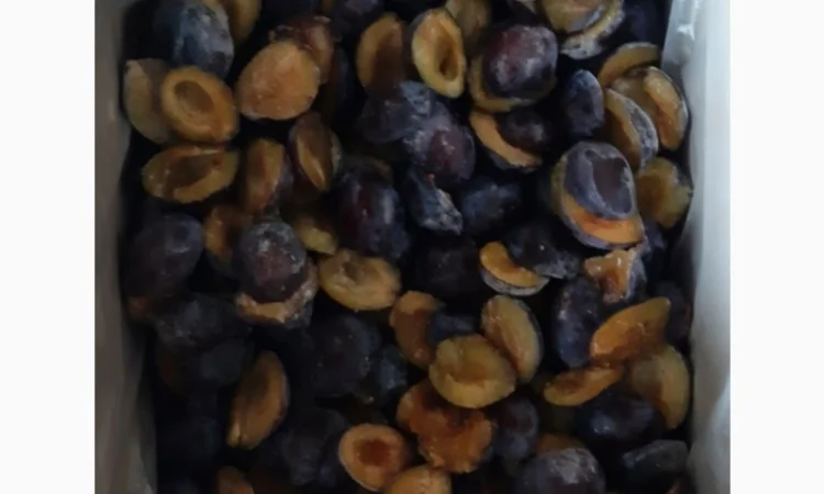 Продам заморожену СЛИВУ (половинки) - фото № 1