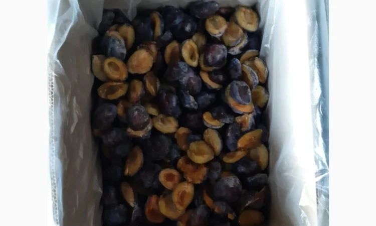 Продам заморожену СЛИВУ (половинки) - фото № 2