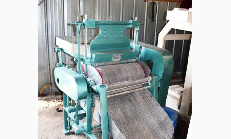 Косточковыбивная машина для удаления косточки с вишни, сливы - фото № 1