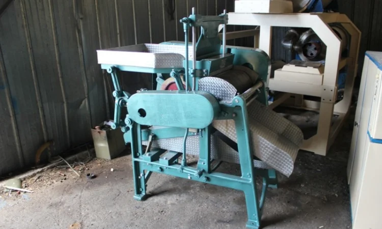 Косточковыбивная машина для удаления косточки с вишни, сливы - фото № 2