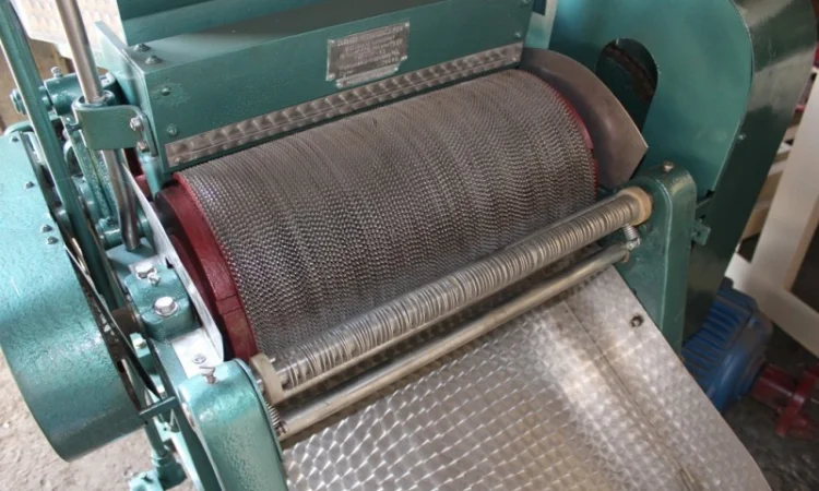 Косточковыбивная машина для удаления косточки с вишни, сливы - фото № 3