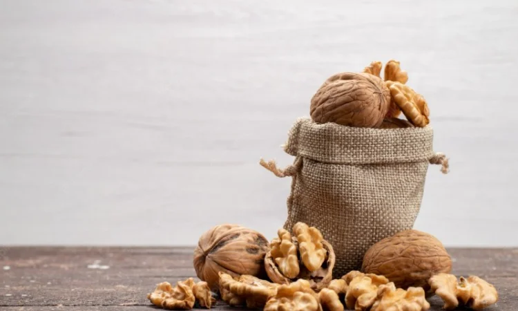 Продам митий та калібрований грецький горіх, кругляк!Ціна договірна - фото № 1