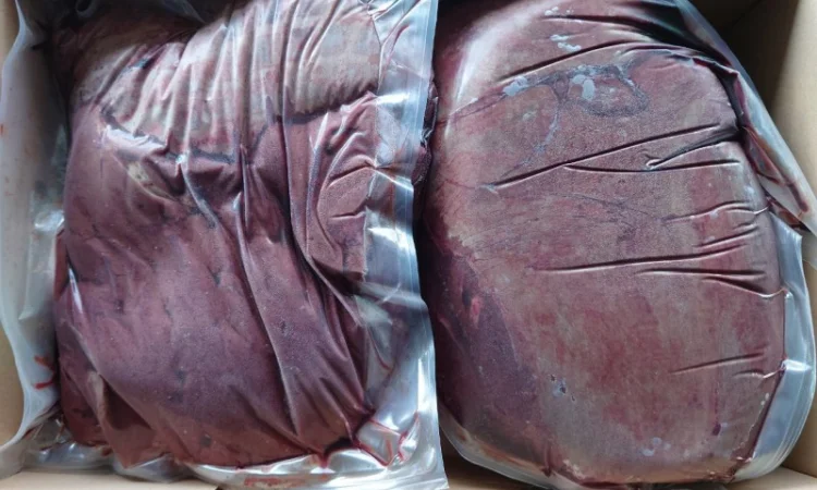 Печінка яловича в вакуумній упаковці, імпортна - фото № 1