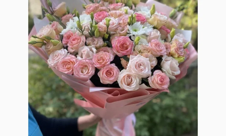 Велична троянда - ідеальний вибір для будь-якої події - фото № 1