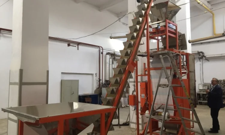 Автоматическая упаковка сыпучих продуктов (пеллет) в мешки 1-30 кг - фото № 1