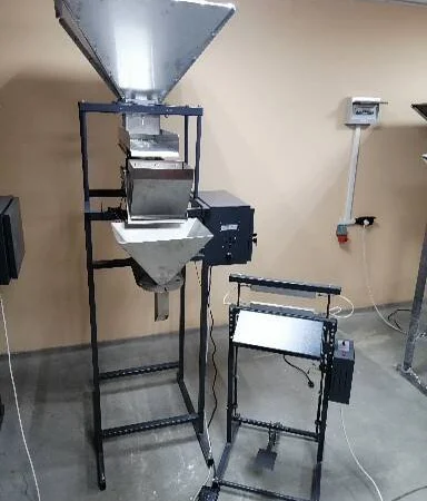 Автомат для фасовки фисташки, орешки, сухарики, семечки. Дозатор ковшевой - фото № 1