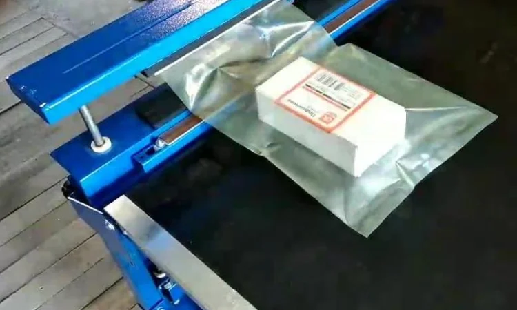 Оборудование для упаковки изделий в пакет с откачкой воздуха - фото № 2