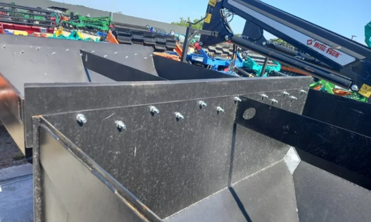 Ківш для завантаження мішків типу "Біг-Бег" 1.3 (м3) - фото № 3