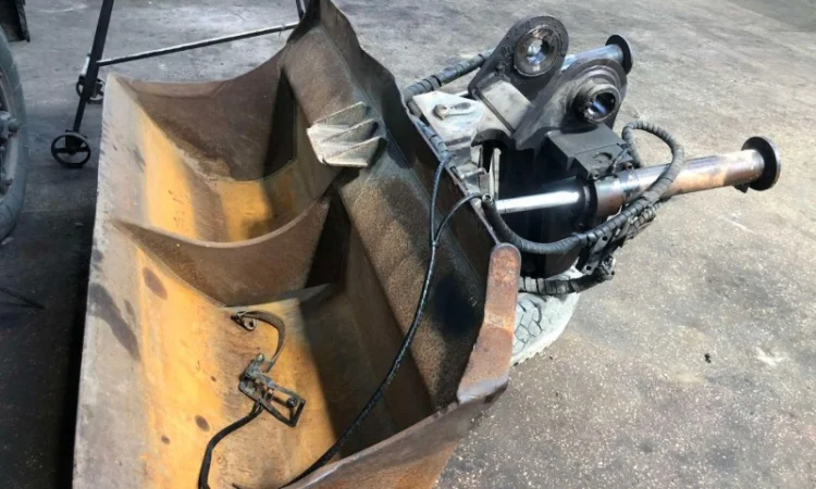 Планировочный ковш Engcon с наклонным механизмом - фото № 1