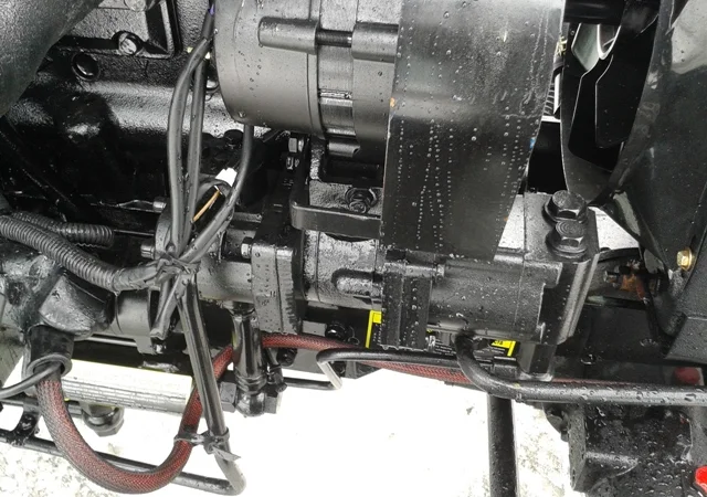 Мини-трактор Dongfeng-244C (Донгфенг-244К) с обновленной кабиной - фото № 13