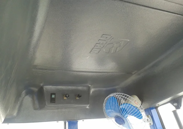 Трактор Dongfeng-404С (Донгфенг-404К) с обновленной кабиной - фото № 4