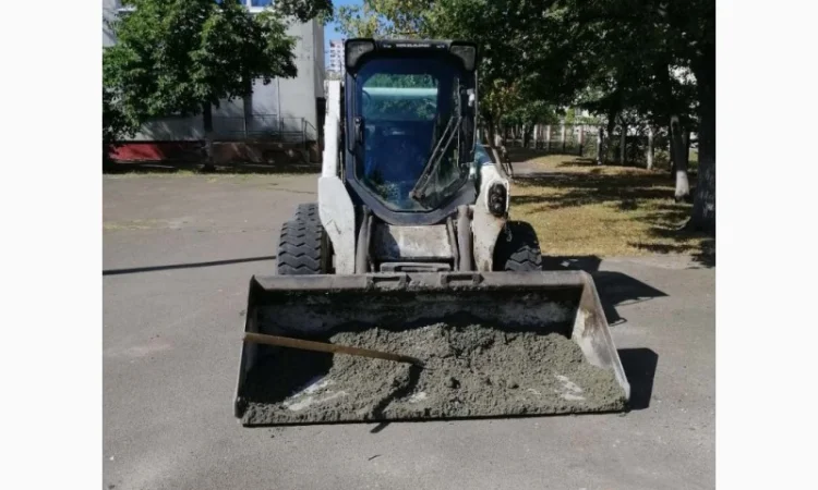 Мини-погрузчик BOBCAT S650(как S250), кабина, с ковшом и фрезой 50 см! В наличии - фото № 3