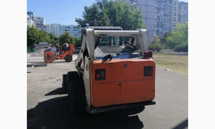 Мини-погрузчик BOBCAT S650(как S250), кабина, с ковшом и фрезой 50 см! В наличии - фото № 4