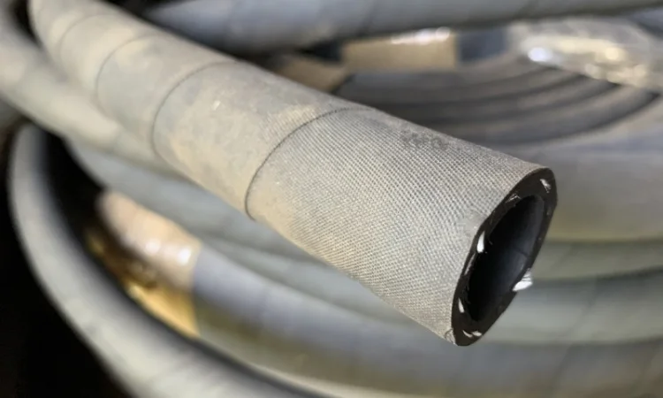 Резиновый напорный шланг воды, масла, кислорода - фото № 1