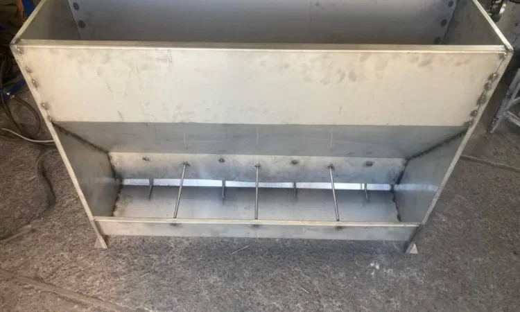 Годівниця для свиней з нержавіючої сталі одностороння на 4 кормомісця (4Х1) - фото № 1