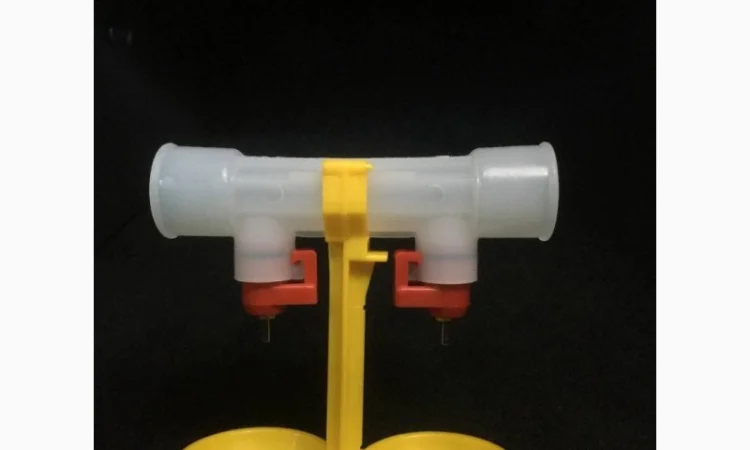 Поїлка з каплеуловлювачем для ніпельного напування - фото № 3