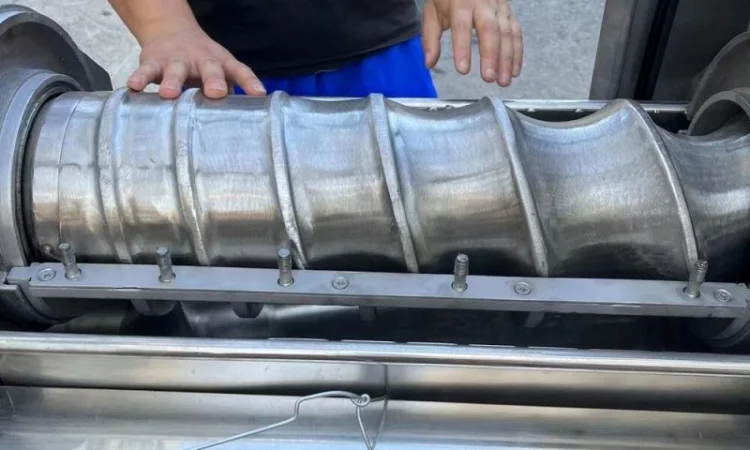 Соковижималка шнекова для віджиму соку з овочів, фруктів, ягід STvega J 500 L - фото № 13