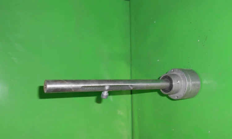 Вал с обоймой для бункера шнековой кормораздачи - фото № 1