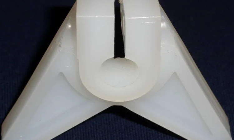 Поставляем запчасти к XRB 6 - рычаг пластиковый внешний - фото № 1