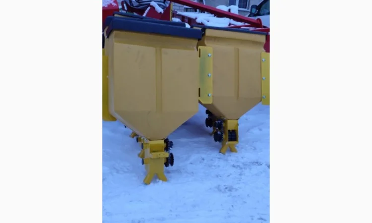 Бачок на міндобриво для картоплесаджалки дворядної пластик метал - фото № 3