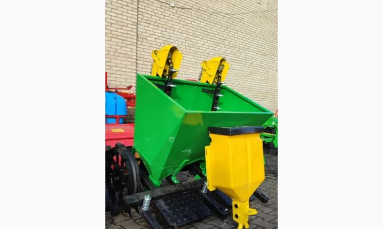 Бачок на міндобриво для картоплесаджалки дворядної пластик метал - фото № 4