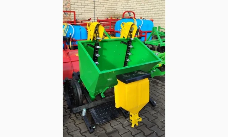 Бачок на міндобриво для картоплесаджалки дворядної пластик метал - фото № 1