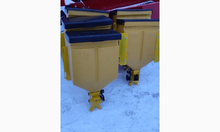 Бачок на міндобриво, бачок, картоплесаджалка з бачком - фото № 1