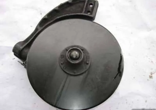 Сошник двухстрочный (узкорядный) Н 105.04.000 зерновой сеялки ( Сталь 65-г ) - фото № 1