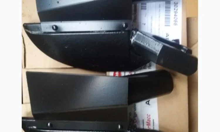 Сошник внесения удобрений сеялки МатерМак МС 4100 - 30294066 оригинал - фото № 1