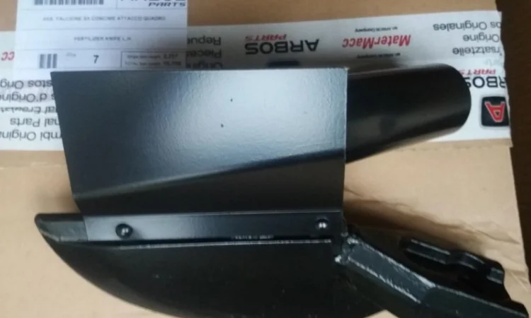 30294066 Сошник внесення добрив MaterMacc, сівалки МС4100 - фото № 1