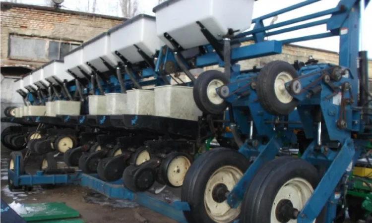 Туковая/туковысевающая система KINZE/Кинзе 2200, 2300, 2600, 2700, 3000, 3600, 3700, 3800 - фото № 1