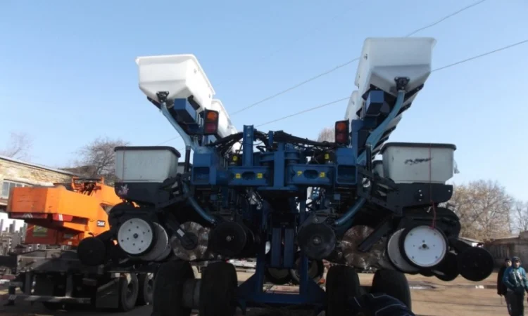 Туковая/туковысевающая система KINZE/Кинзе 2200, 2300, 2600, 2700, 3000, 3600, 3700, 3800 - фото № 11