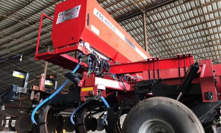 Система внесения сухих минеральных удобрений на глубокорыхлители - фото № 16