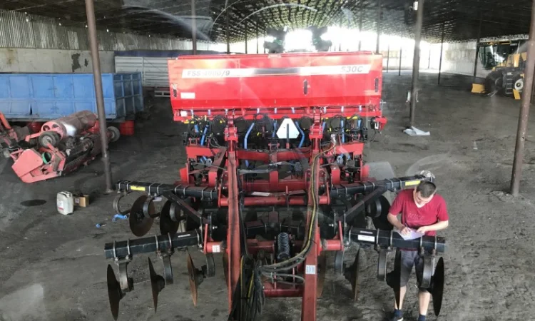 Система внесения сухих минеральных удобрений на глубокорыхлители - фото № 5