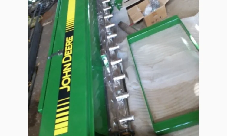 Туковые баки зерновых сеялок John Deere - фото № 1