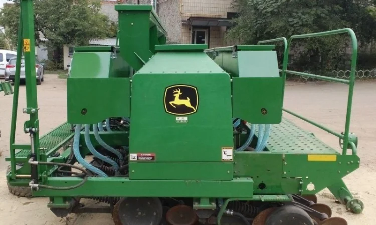 Туковые баки зерновых сеялок John Deere - фото № 9