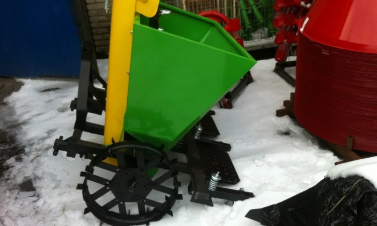 Запчастини до картоплесаджалки Bomet Польща бачок на міндобриво, диски саджалки, їжаки - фото № 1